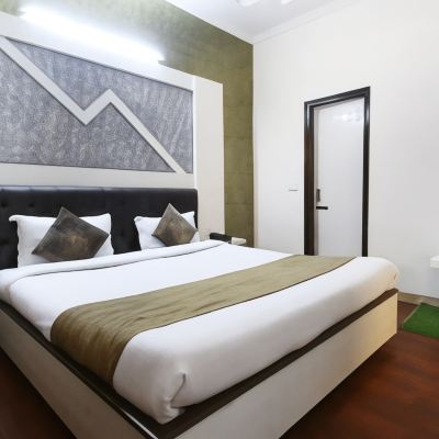 Quadruple Family Room with Air Conditioning Hotel Shelton Promo Code