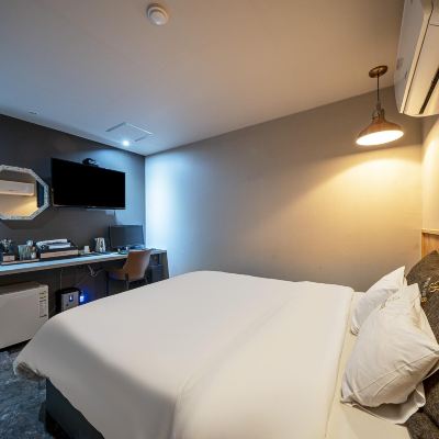 Premier / Gaming Pc (King Bed, Top Quality Bedding) (Non Smoking) 호텔더비 쿠폰