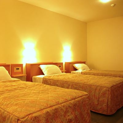 スタンダードルーム(ご利用人数3名)(ベッド3台)(喫煙) ＨＯＴＥＬ　ＡＺ　宮崎高鍋店 クーポン