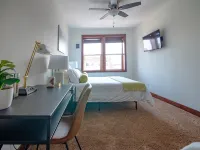 HISTORIC 1890s Rexburg Loft - 2 Q, 1 K Laundry, 2 blocks to BYUI, Clean & Fun! 雷克斯堡住宿飯店