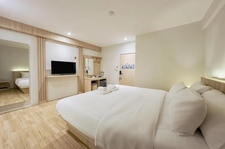 ห้องดีลักซ์ เตียงใหญ่ 1 เตียง