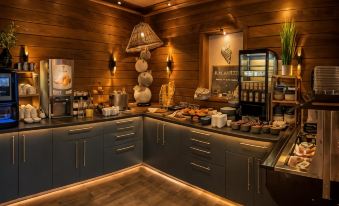 Logis Hôtel-Restaurant Aux Trois Roses - Housity