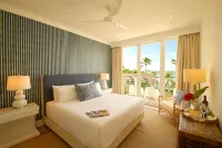Modern and spacious villa with private pool with ocean sunset view のホテル