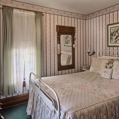 Standard Double Room, Ensuite (Victoriana Room)