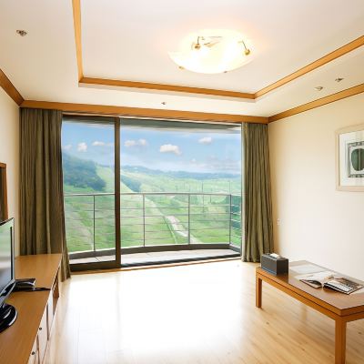 Standard Room (Ondol) : 20000 KRW Surcharge (per night) for Slope view