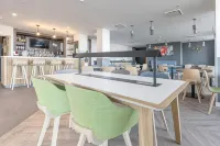 Holiday Inn Calais - Centre Car Ferry by IHG