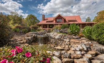 The Hotel Hot Springs - Housity