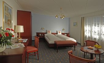 a hotel room with two beds , one on the left and one on the right side of the room at Hotel Weisses Kreuz