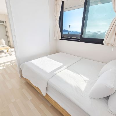 Front Ocean View! Separate Room with Netflix 여수 비엔에치 펜션 쿠폰