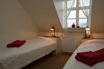 Guesthouse Ísafjördur - Gamla Hotele w: 