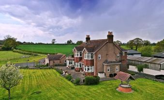 The Moorhead Bed & Breakfast - Housity