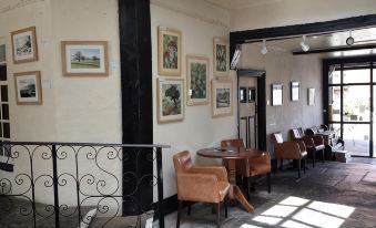 Dragon Hotel - Housity