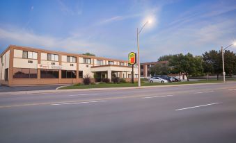 Super 8 by Wyndham Sarnia on