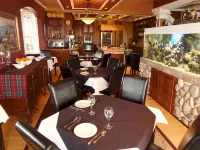 The Collins Inn and Seaside Cottages - Adults Only