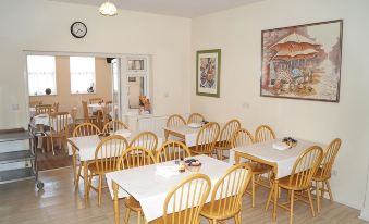 Regency GuestHouse Manchester North - Housity