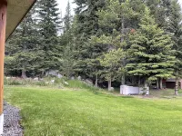 Tweek's Cabin- luxury cabin with yard, fire pit, and hot tub!!!