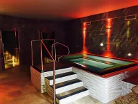 Holly Lodge Guest House with Free Off Site Health Club