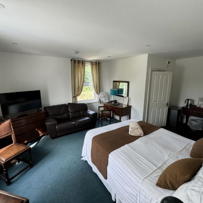 Deluxe Double Room, Ensuite, Garden View Hookwood Lodge Promo Code