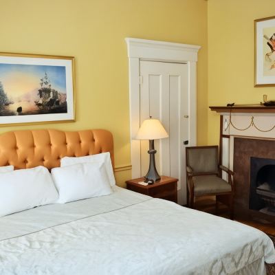 Queen Room With Private Bathroom The Bellevue House Promo Code