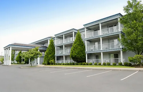 Best Western Plus Grand Manor Inn
