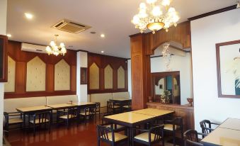 Vansana Riverside Hotel - Housity