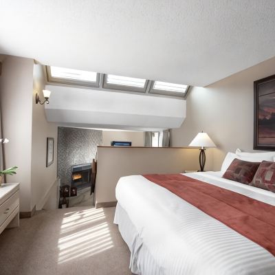 Junior King Suite Tonquin Inn Promo Code