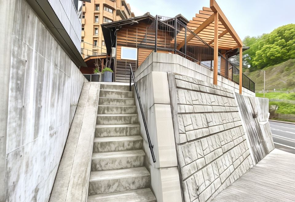 Sumitsugu House West - Housity