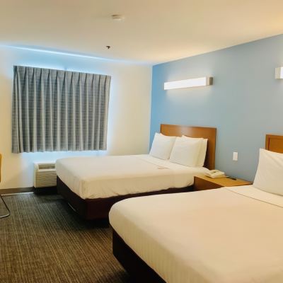 Deluxe Queen Room Good Nite Inn Rohnert Park Promo Code