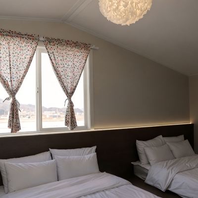 프론트 하우스 (프라이빗 하우스, 실내온수풀 포함) 핑크하우스 펜션 강화도 쿠폰