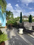 Luxury Spacious Villa 4 Min from the Beach, Royal Fairmont Beach Club Member. Hotels in 