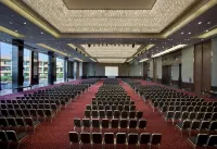 Dusit Thani LakeView Cairo