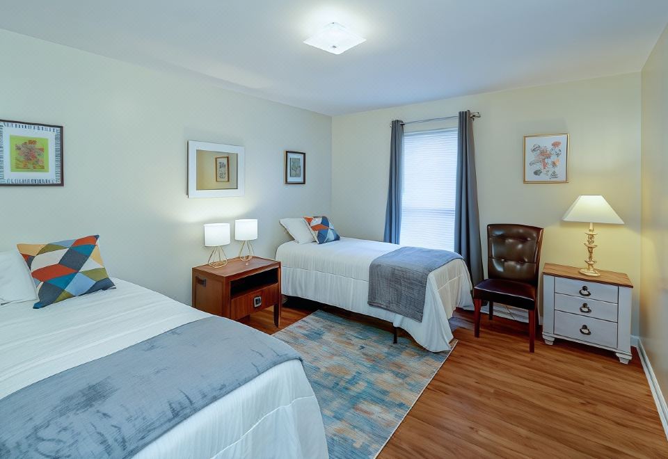 公寓式客房， 多張床， 廚房