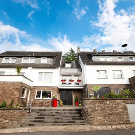 Hotel Vintage am Bundesbank-Bunker Отели в г. Кохем
