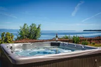 Large Oceanfront House with Hot Tub!