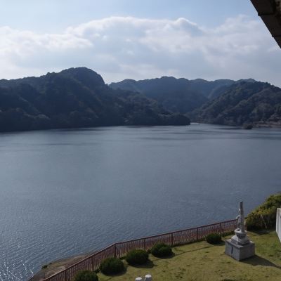 和風レイクビュールーム 大自然の静寂と天然自噴温泉を愉しむ湯宿　亀山温泉ホテル クーポン