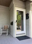 Private full-floor upstairs 2 bedroom apartment @13th & Grand