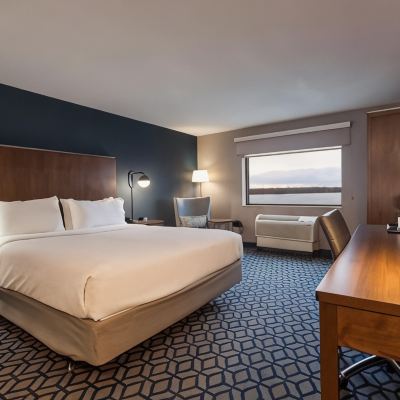 King Room with River View Niagara Riverside Resort, BW Premier Collection Promo Code
