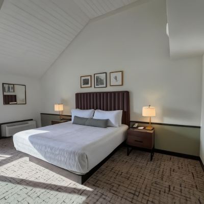 King Room With Mobility Accessible Roll-in Shower-Non-Smoking Bay Valley Resort & Conference Centre Promo Code
