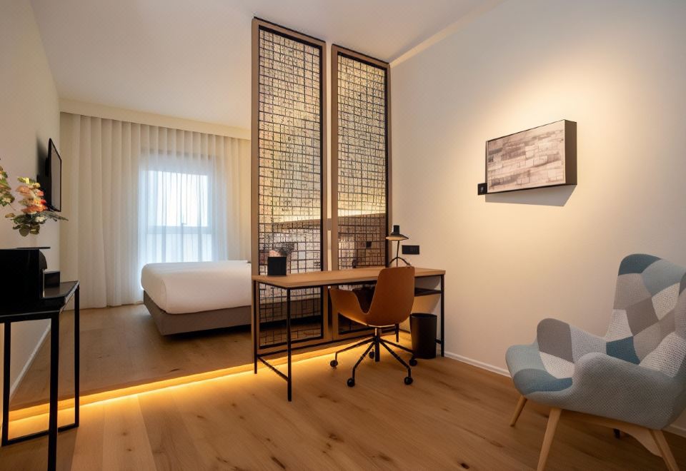 游泳池景行政間