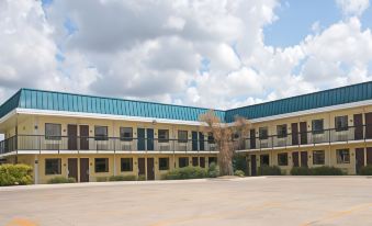 Days Inn by Wyndham Central San Antonio NW Medical Center
