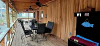 Family Lake Escape! Huge Deck/BBQ/Fire Pit. Bunk Room. 5 Min to Boat Ramp! Pets!