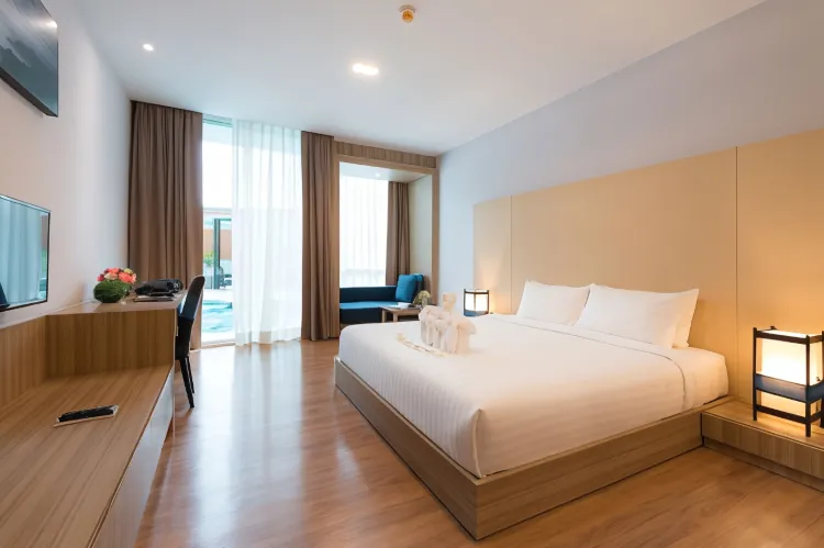 ห้องดีลักซ์ พร้อมทางลงสระว่ายน้ำ
