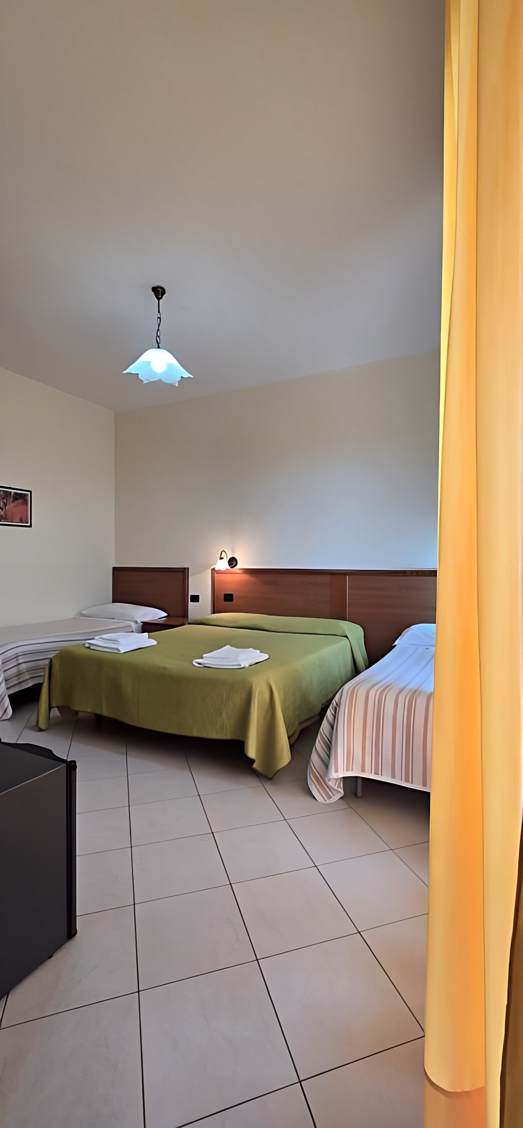 带阳台的三人房