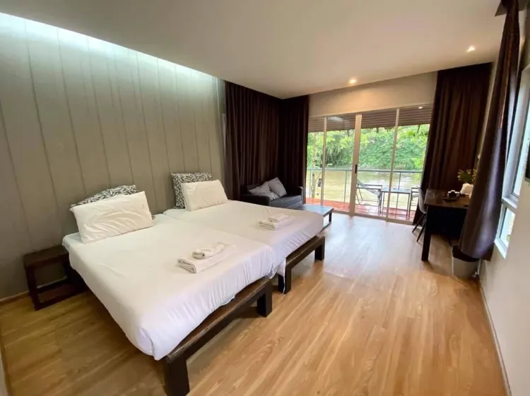 หลังริมแม่น้ำ