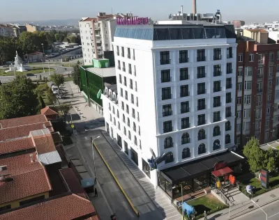 โรงแรมกรันดิ อาร์ท โรงแรมใน