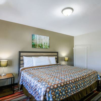 King Bed Accessible Non-Smoking Hotel Arthur Promo Code