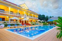 Riviera Hotel & Resort Kep Отели в г. 