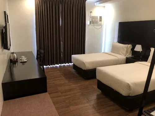 Piña Suites