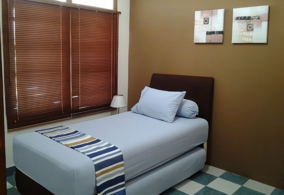 Junjunan Dalam Sharia Guesthouse - Housity