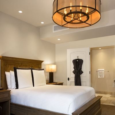 Deluxe Queen Room with Courtyard View North Block Hotel Promo Code